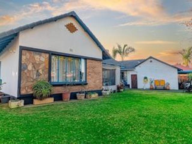 4 bedrooms on the market in raceview