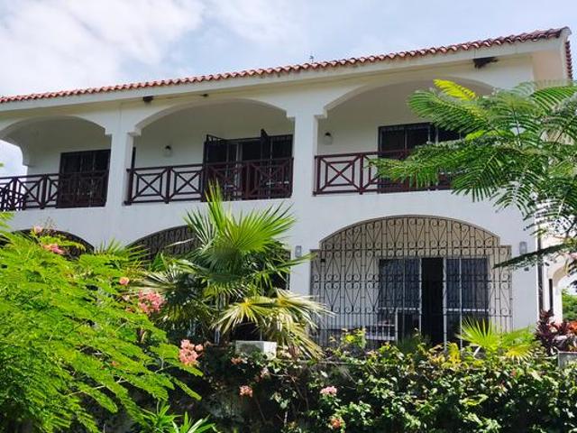4 bedrooms all en suite townhouse Vipingo Kuruwitu second row beach