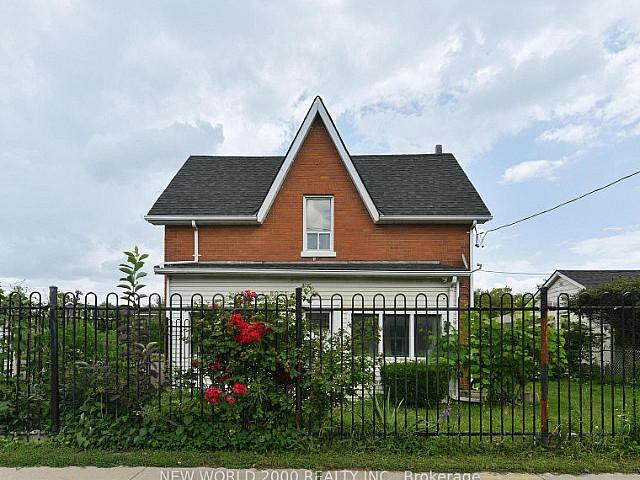 4 Bedrooms And 2 Bathrooms Plus 7 Car Parking Home