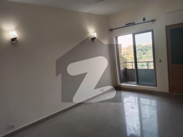 4 Bedrooms Apartment Savoy Residence F 11