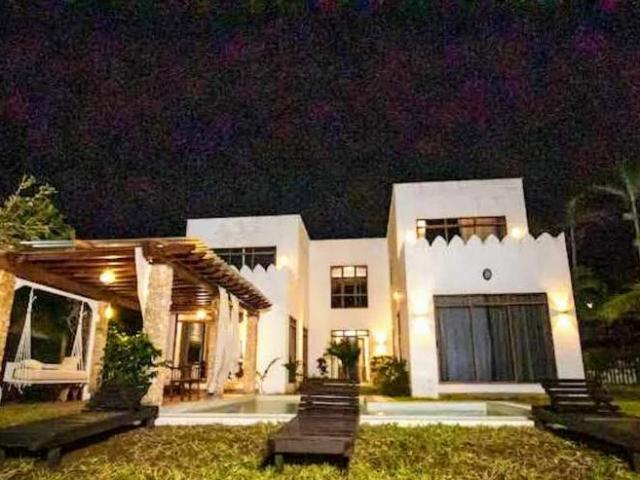 4 Bedrooms beach villa Kikambala with a swimming pool