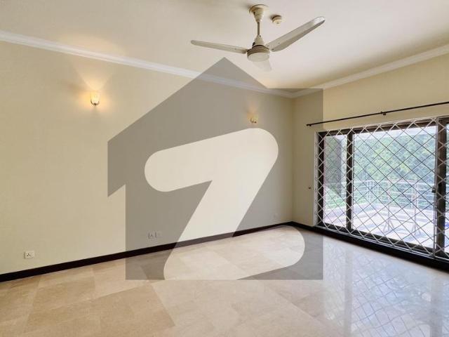 4 Bedrooms Beautiful Triple Story House Available For Rent. F 8