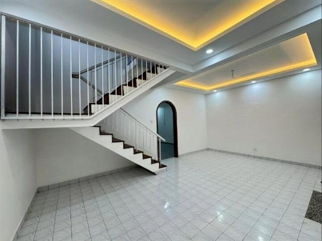 4 Bedrooms Double Storey House For Sale at Taman Puteri Wangsa