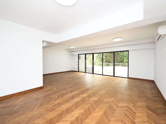 4 bedrooms Flat / Apartment for rent