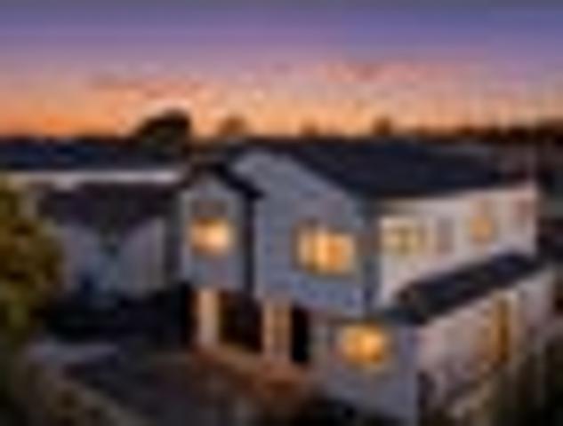 4 Bedrooms, Flexi Room & Two Living Areas!