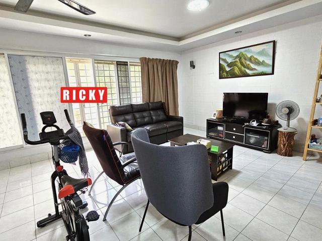 4 Bedrooms Greenlane Park Condominium Sale Below Price Rare in Market