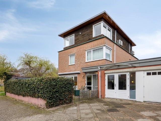 4 bedrooms Huurwoning Surface Area: 200m2