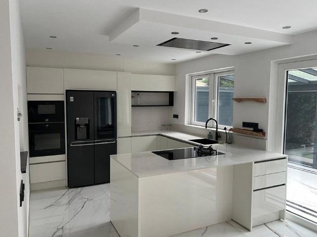 4 bedrooms House Surface Area: 174m2 Unfurnished