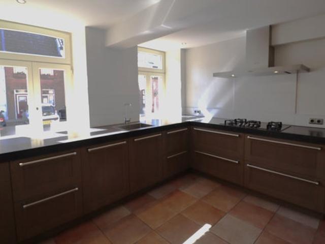 4 bedrooms House Surface Area: 225m2 Unfurnished