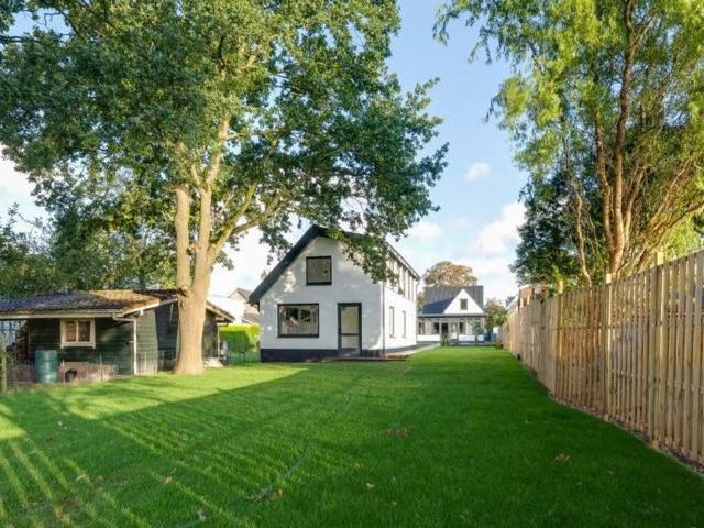 4 bedrooms House Surface Area: 240m2 Unfurnished