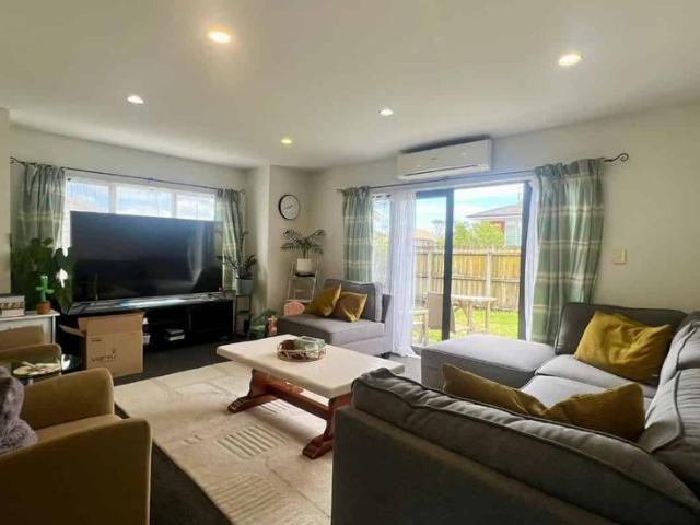 4 Bedrooms in Te Atatu South