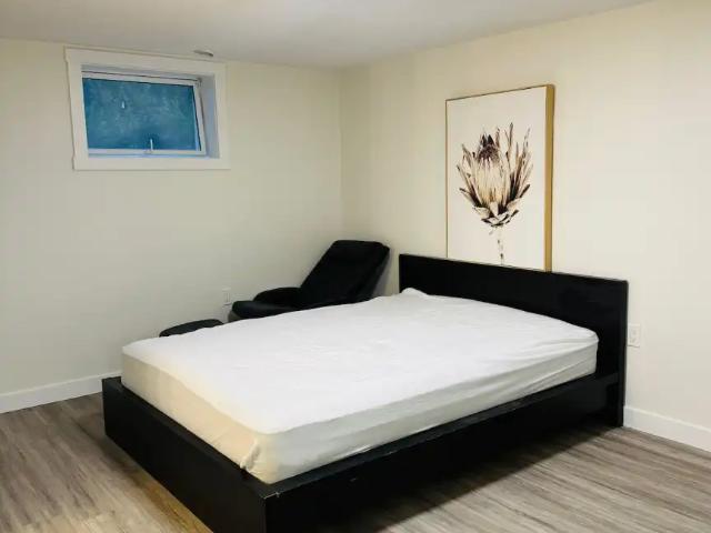 4 Bedrooms Room For Rent