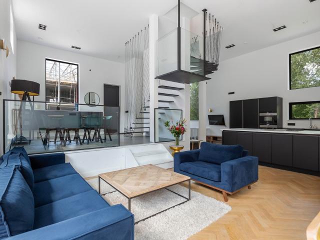 4 bedrooms Surface Area: 220m2 Furnished