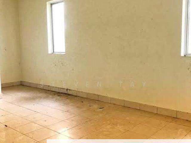 4 Bedrooms Semi Detached House Serdang, Seri Kembangan, Selangor