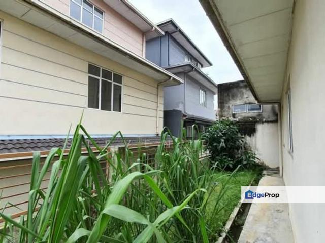 4 Bedrooms Semi Detached House Shah Alam, Selangor