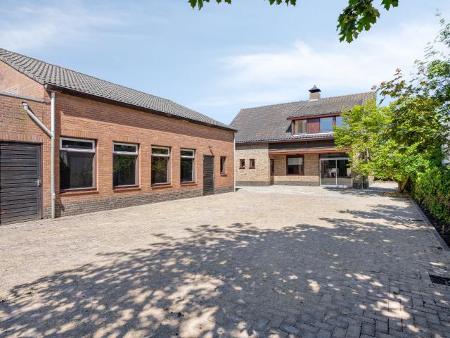 4 bedrooms vrijstaande woning Surface Area: 182m2