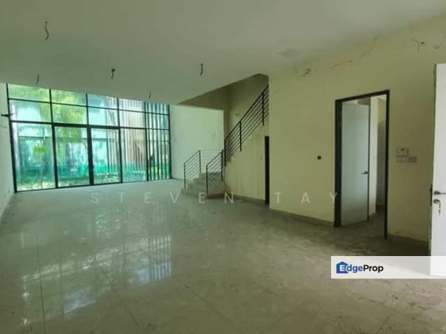 4 Bedrooms 2.5 storey Terraced House Puchong, Selangor