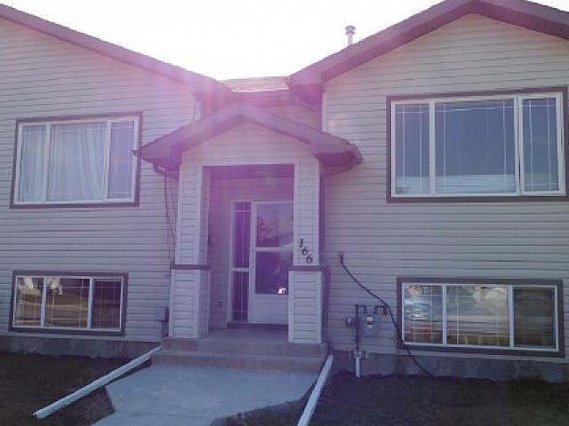 4 Bedrooms 2 Bathrooms Townhouse