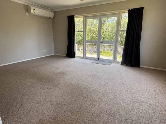 4 BEDROOMS 2 BATHROOMS 2 GARAGES