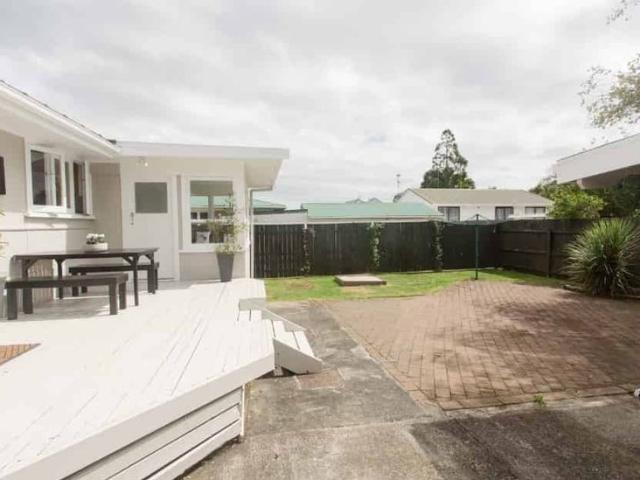 4 Bedroom/Spacious living inside and outside