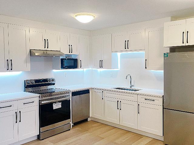 4 Beds 2.5 Baths Newly Reno Townhouse For Rent close To Frc