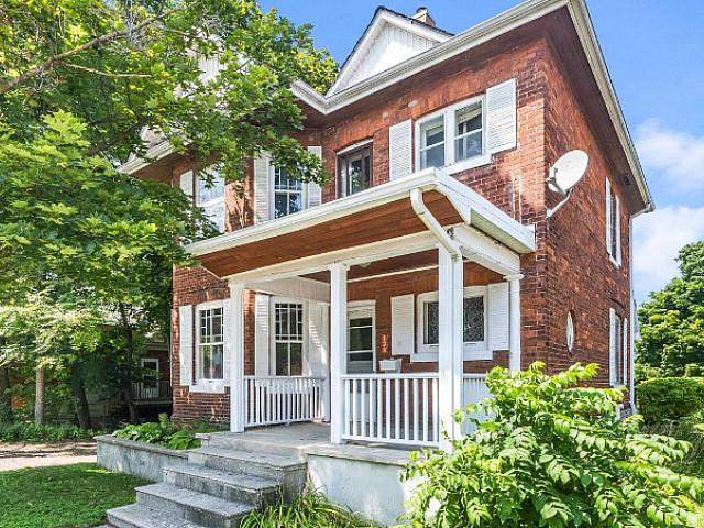 4 Beds 2 Baths 2 Story, Sunlight Kitchen Only $899,999