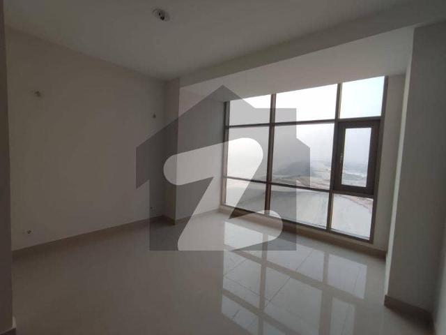 4 Beds Luxurious Apartment Available For Rent