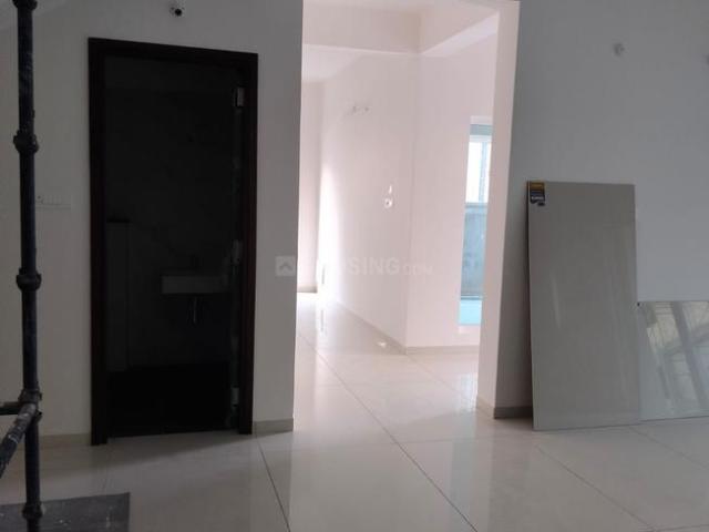 4 BHK Villa in Tellapur for resale Sangareddy. The reference number is 20436165