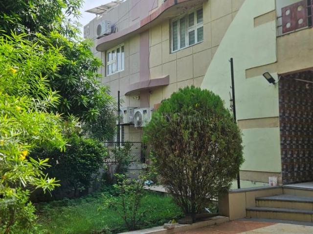 4 BHK Villa in Thaltej for rent Ahmedabad. The reference number is 21014664