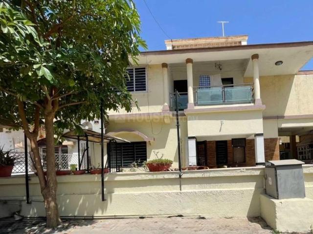 4 BHK Villa in Thaltej for resale Ahmedabad. The reference number is 19744294