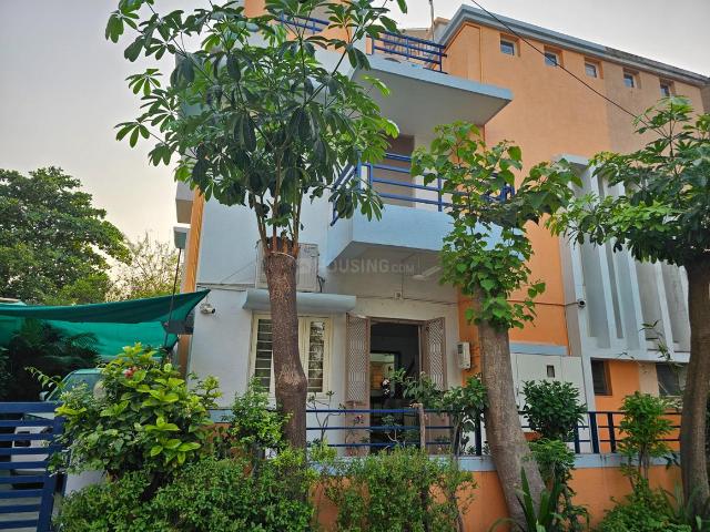 4 BHK Villa in Thaltej for resale Ahmedabad. The reference number is 19954015