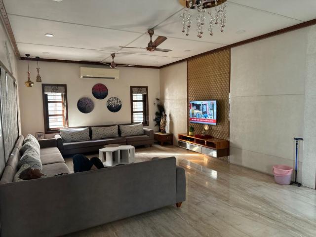4 BHK Villa in Thaltej for resale Ahmedabad. The reference number is 20339414