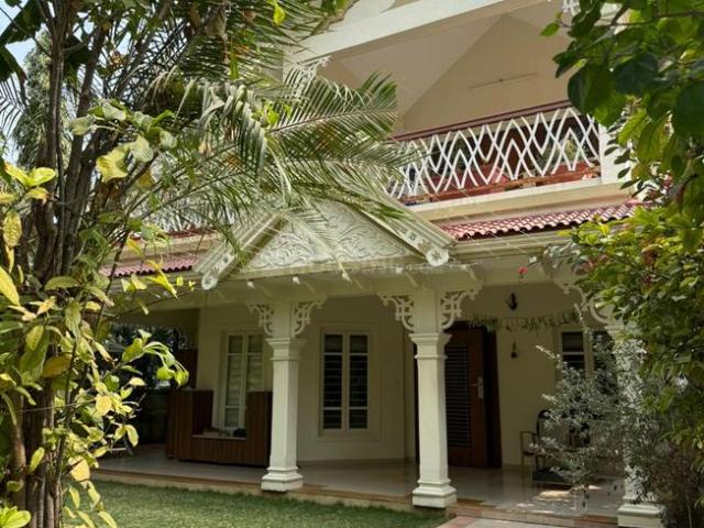 4 BHK Villa in Thaltej for resale Ahmedabad. The reference number is 20805310