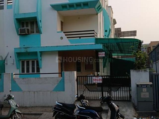 4 BHK Villa in Thaltej for resale Ahmedabad. The reference number is 20894734