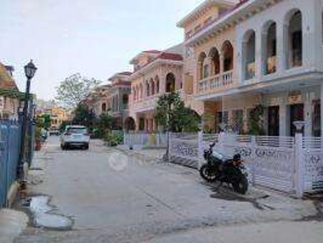 4+ BHK Villa In Villa for Rent In Amrapali Leisure Valley