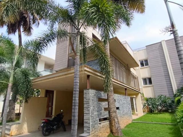 4 BHK Villa in Whitefield for resale Bengaluru. The reference number is 20803823