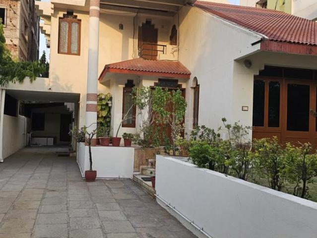 4 BHK Villa in Alkapuri for rent Vadodara. The reference number is 20637630