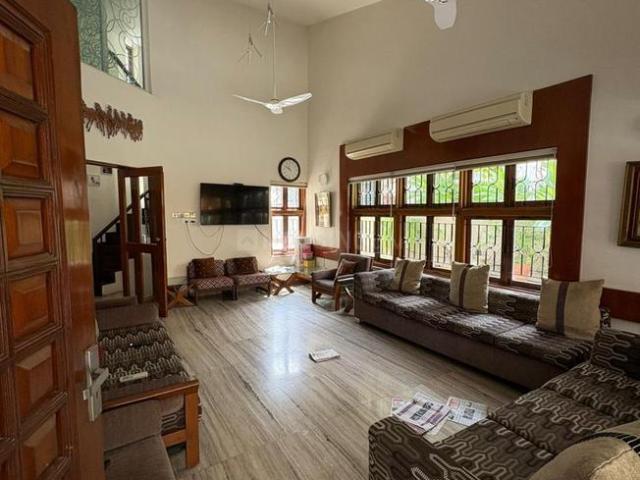 4 BHK Villa in Ambawadi for resale Ahmedabad. The reference number is 19400629