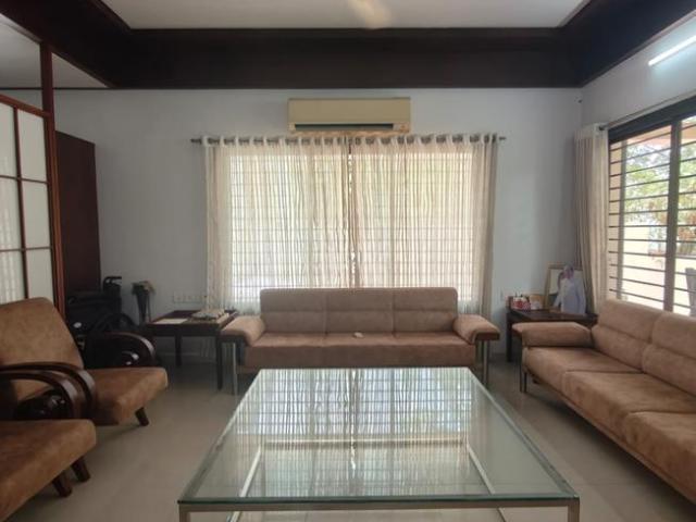 4 BHK Villa in Ambawadi for resale Ahmedabad. The reference number is 20400791