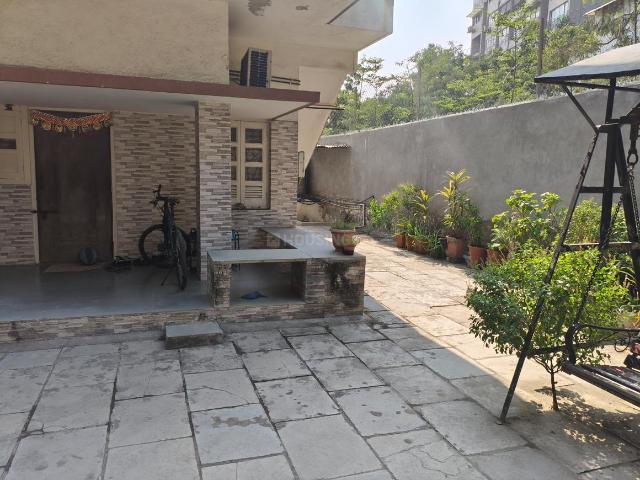4 BHK Villa in Ambawadi for resale Ahmedabad. The reference number is 20616783