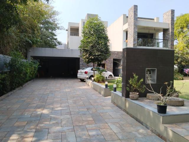 4 BHK Villa in Bodakdev for resale Ahmedabad. The reference number is 19602132