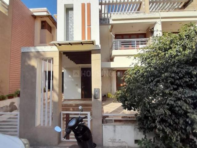 4 BHK Villa in South Bopal for rent Ahmedabad. The reference number is 17637158