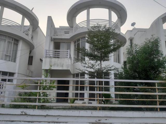 4 BHK Villa in Chandkheda for rent Ahmedabad. The reference number is 13448458