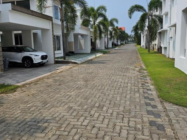 4 BHK Villa in Edappally for resale Kochi. The reference number is 19614836