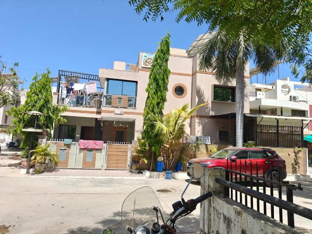 4 BHK Villa in Ghuma for resale Ahmedabad. The reference number is 20145592