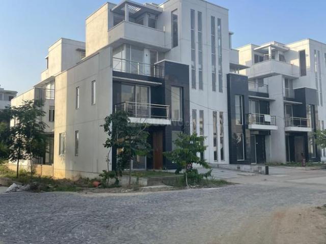 4 BHK Villa in Jaypee Greens for resale Greater Noida. The reference number is 20476956