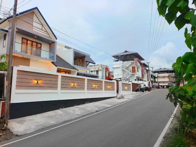 4 BHK Villa in Kakkanad for resale Kochi. The reference number is 17802091