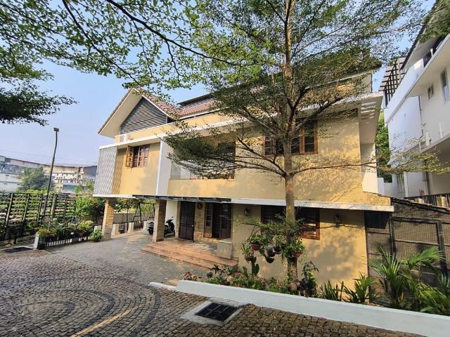 4 BHK Villa in Kakkanad for resale Kochi. The reference number is 18872000