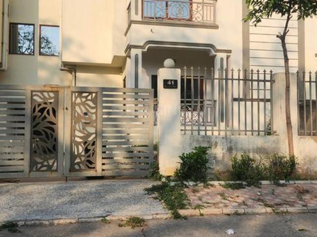 4 BHK Villa in Koba for resale Gandhinagar. The reference number is 19116774