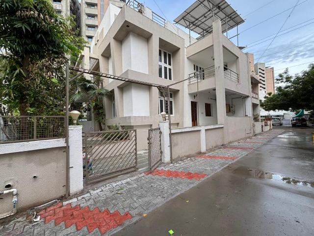 4 BHK Villa in Memnagar for resale Ahmedabad. The reference number is 20748190